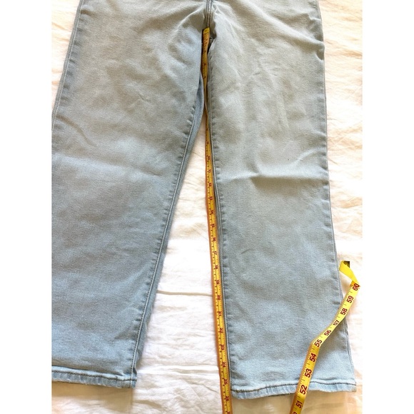 Levi's Women's Ribcage Straight Ankle Jeans - Picture 15 of 16
